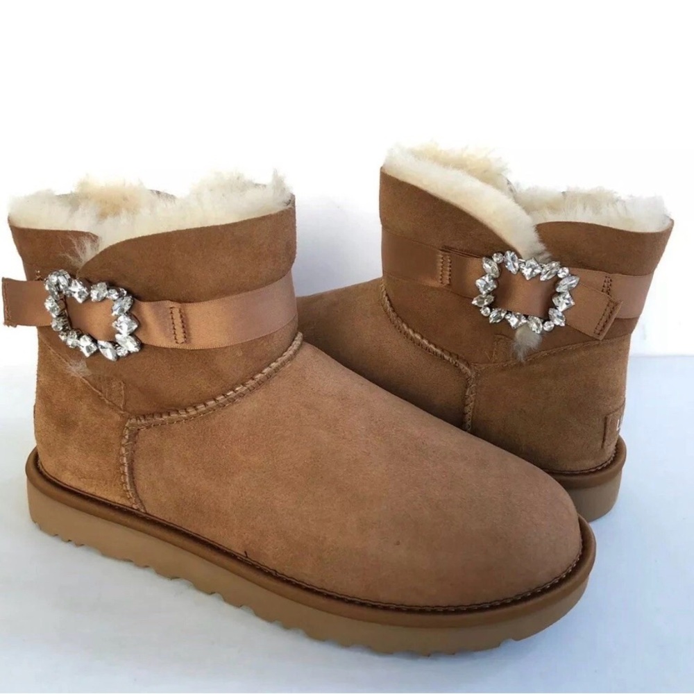UGG Women's Mini Side Brooch Sheepskin Boots in Chestnut Size 9